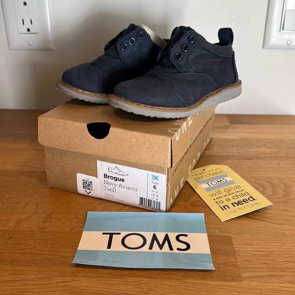 TOMS Kids Baby Boy's Brogue (Toddler) Navy Aviator Twill, size T6